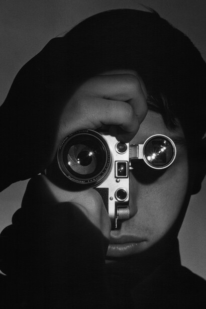 Andreas Feinninger, The Photojournalist (Dennis Stock), 1955. Exhibited by Atlas Gallery