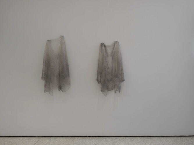 Installation view: Doris Salcedo, Solomon R. Guggenheim Museum, New York, June 26–October 12, 2015, Photo: David Heald © Solomon R. Guggenheim Foundation