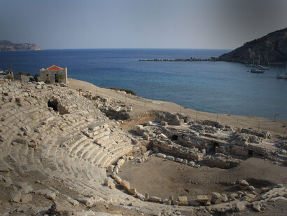 Teatro del II secolo a.C., è affacciato al porto commerciale, Knidos sull’Egeo, Caria, Turchia