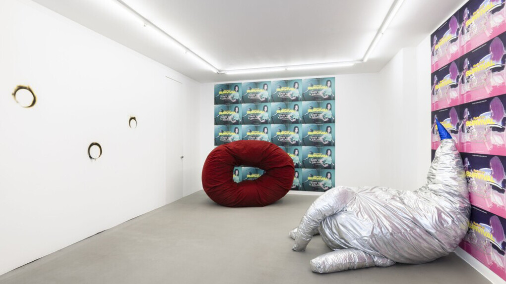 Sylvie Fleury and Angela Bulloch, The art of survival. Baby doll saloon, exhibition view. Courtesy of Mehdi Chouakri Gallery