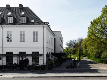 Park Lane Copenhagen, Hellerup is a boutique hotel set on Strandvejen, the main street of Hellerup, just a 10-minute drive north of Copenhagen’s city center