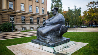 Monumento a Marko Marulic en Zagreb, Croacia