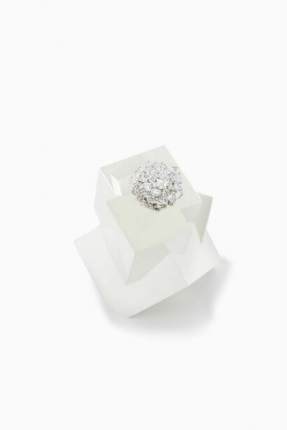 Victoire de Castellane, Vitam Industria Abstract Sugar, 2013, White gold, diamonds, 3 1/8 x 3 9/16 x 3 9/16 inches / 8 x 9 x 9 cm © Victoire de Castellane. Courtesy Gagosian Gallery, Photo Vito Flamminio