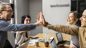 Un leadership positif renforce la confiance et motive toute l’équipe à atteindre ses objectifs