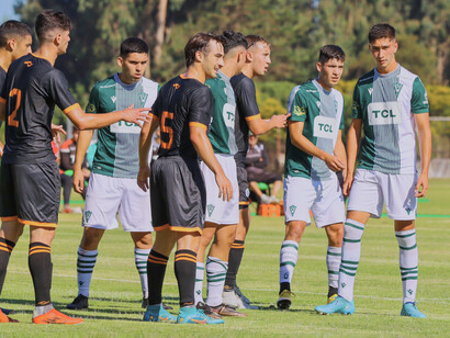 Jugadores del equipo de fútbol Wanderers de la Liga chilena