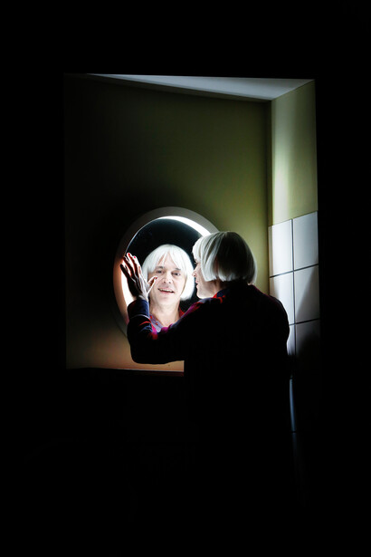 Anne-Marie die Schönheit (Anne-Marie the beauty). Courtesy of Residenztheater
