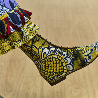 Yinka Shonibare MBE b. 1962, Girl Balancing Knowledge (2015)
Fibreglass mannequin, Dutch wax printed cotton textile, books, globe and steel baseplate
179 x 139 x 89 cm (70 1/2 x 54 3/4 x 35 in.)
Photographer: Stephen White
Image courtesy the artist, Stephen Friedman Gallery,
London and Pearl Lam Galleries, Hong Kong, Shanghai
and Singapore. Detail