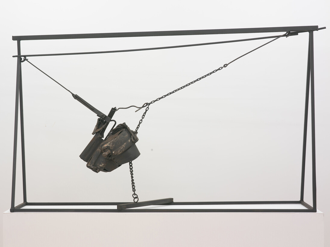 Melvin Edwards, Chaino, 1964, Welded steel and chains, 62  x 102 x 26 inches (157.5 x 259.1 x 66 cm)
Williams College Museum of Art, Williamstown, Massachusetts; Museum purchase © 2015 Melvin Edwards / Artists Rights Society (ARS), New York. Photo: Jeffrey Sturges