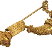 Fibula, late 4th/ early 3rd century B.C. Campania, etruscan (?)goldH 3,5 cm; L 7,9 cm