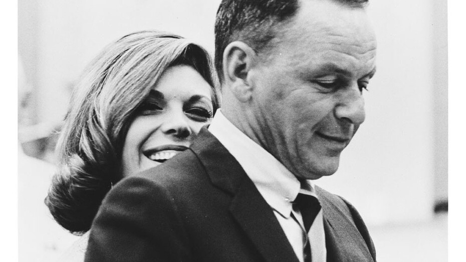 Nancy and Frank: Time for a duet Dad? 1964 © Frank Sinatra Enterprises/Ed Thrasher
