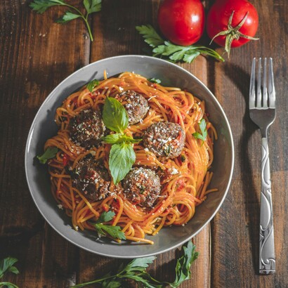 Mito: il pane con burro o olio è l’antipasto italiano per eccellenza. Realtà: il pane si serve a tavola, ma non viene intinto né servito con burro come starter. Il burro è più tipico del nord Europa