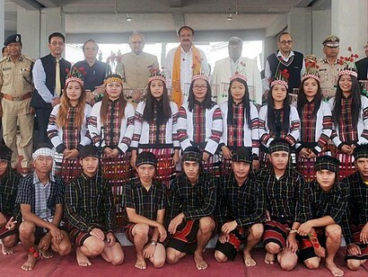 The Vice President, Shri M. Venkaiah Naidu with the students who have performed the traditional Cheraw dance at Mizoram University, in Aizawl, Mizoram, India