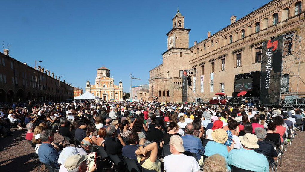 Carpi, piazza Martiri. Foto Elisabetta Baracchi