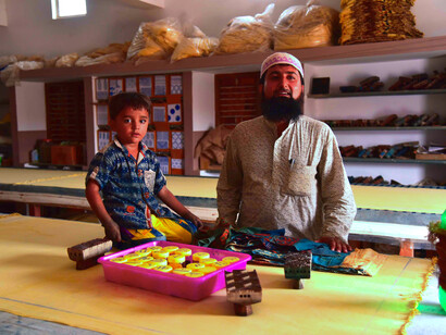 Block printer Sufiyan Ismail Khatri, Ajrakhpur (Kachchh) - hundreds of crafts can provide millions of livelihoods  @ Ashish Kothari 