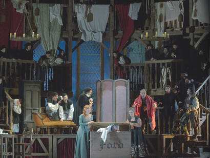 Una scena del Falstaff di Verdi, che ha inaugurato la stagione del Teatro La Fenice, Venezia. Photo. Michele Crosera