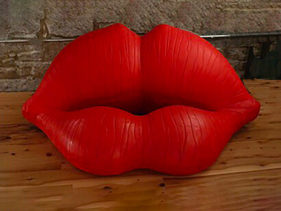 La chauffeuse Hot Lips de Louis Durot. La critique, avec Restany, a fait du design d’art une branche de la sculpture dans laquelle il y avait en réalité sculpture figurative sur le thème de l’objet