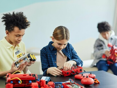 A formação do professor para o uso das tecnologias não é um luxo, mas uma necessidade urgente para a construção de uma educação mais inclusiva, participativa e conectada com o século XXI