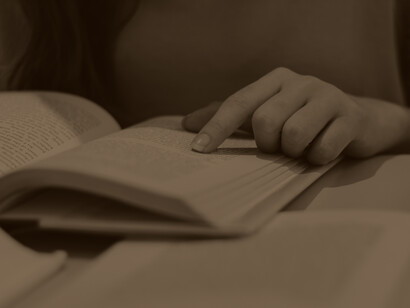 Mujer leyendo