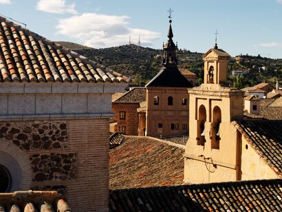 Torre y espadaña en Toledo