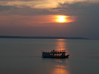 Por do sol no rio Amazonas