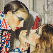 Franz Gertsch, Marina schminkt Luciano [Marina maquille Luciano] (détail), 1975. Avec l'aimable autorisation du Kunstmuseum Bern