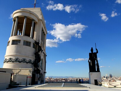 Escultura de la diosa Minerva en la azotea del Círculo de Bellas Artes de Madrid. Foto: Lucía Castillo