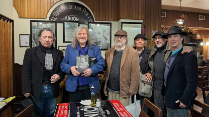 Rodrigo Álvarez, Claudio Rodríguez Fer, Eduardo Peralta, Edmundo Moure, Luis Hachim y Cristián Montes en El Rincón de los Poetas
