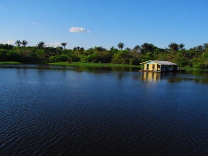 Surcando el Amazonas. Foto de Ana Clavería