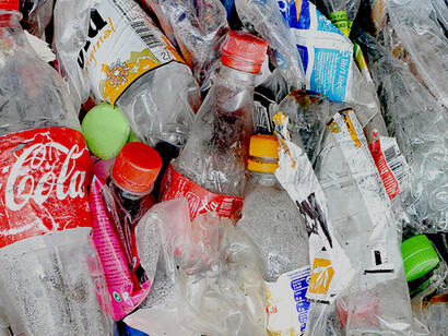 Microplastiche vengono trovate sempre più spesso nella catena alimentare con un crescente rischio che finisca anche in ciò che viene mangiato dagli esseri umani