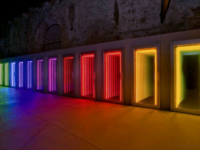 Installazione di Ivan Navarro alla Biennale di Venezia