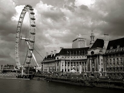 Standing 135 meters tall, the London Eye in London, UK, offers breathtaking city views
