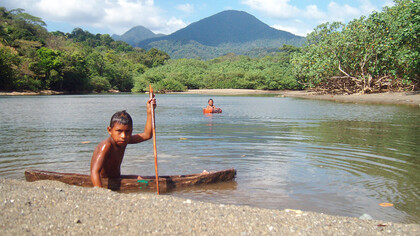 Niños indígenas de la región del Darién