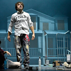 Eines langen tages reise in die nacht. Mit freundlicher genehmigung des Deutschen Theaters