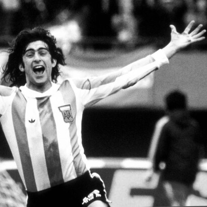 Mario Kempes, conductor de la Selección Argentina que ganó la Copa de Mundo de 1978, siendo el máximo goleador y mejor jugador del torneo