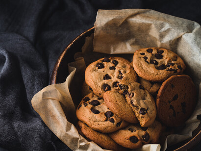 Biscotti fatti in casa. A Natale non possono esistere cose brutte. Ed è per questo che i fiocchi di neve sono leggeri come piume, come tante piccole ali d’angelo