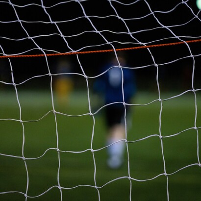 I club vivono una condizione di instabilità cronica, costretti a cedere i talenti migliori per sostenere bilanci ancora fragili