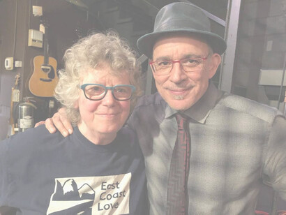 Kenny White con la cantautrice folk statunitense Cheryl Wheeler, famosa per l’intensità emotiva delle sue canzoni. © Gary Glade