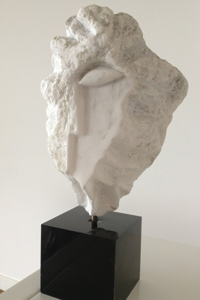 Franca Mazzini 3, marmo 38 x 23 x 23 cm