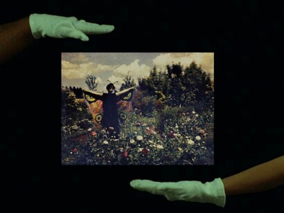 Katja Mater, film still uit Their own sweet time. Avec l'aimable autorisation de FOMU