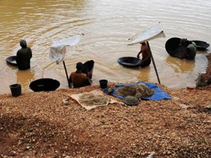 Cercatori di pietre preziose a Cempaka