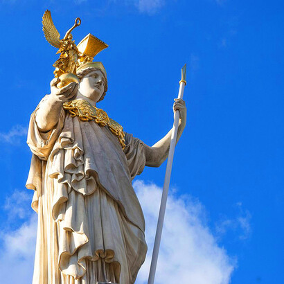 Atenea, diosa de la razón, dirigía las acciones bélicas de forma inteligente y ordenada