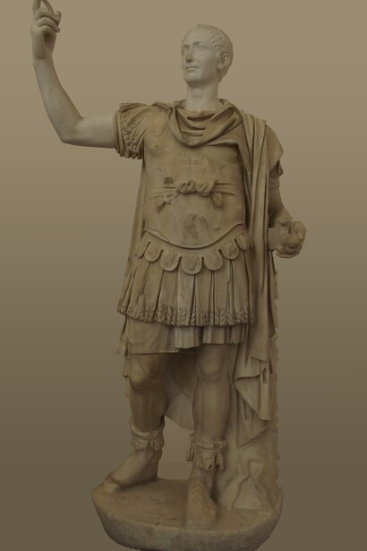 Statua di Giulio Cesare con insegne militari, Museo Archeologico di Napoli, Napoli, Italia
