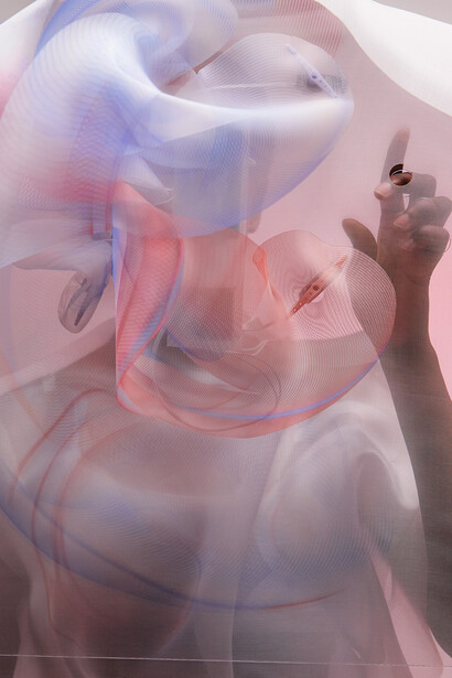 In Camera, 2023: prendas interactivas que no quieren ser fotografiadas.