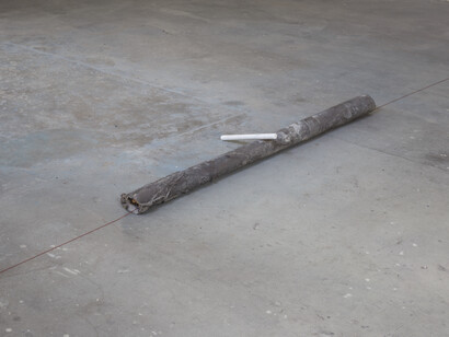Gianni Caravaggio b. 1968
La luna appoggia sul paesaggio mentre il sole tramonta, 2018
Bronze, Carrara marble and synthetic red rope Variable dimensions: bronze 175 cm x 22cm, rope 5 m
marble 30 cm x 1,5 cm
Courtesy Mazzoleni
