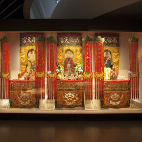 Vue de l'exposition "Enfers et fantômes d'Asie" © musée du quai Branly - Jacques Chirac, photo Gautier Deblonde