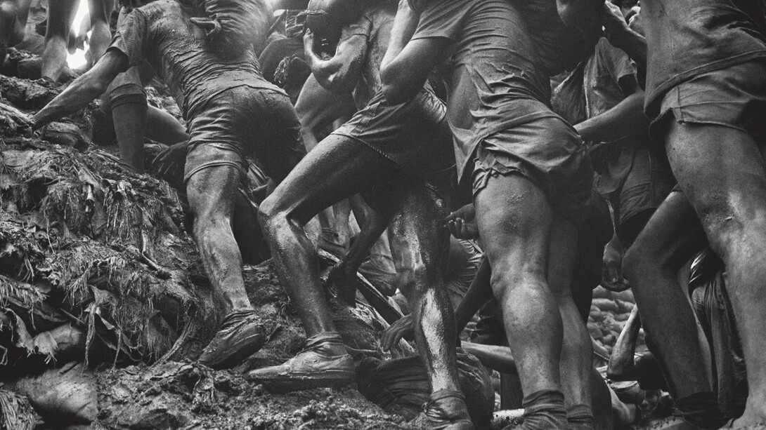 Sebastião Salgado, Fotografía de la serie Gold. Mina de Oro de Serra Pelada, Estado de Pará, Brasil, 1986