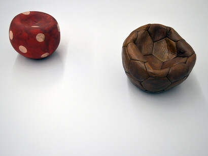 Barbara Steppe, Ceramic ball, 2014, watercolor, ceramic