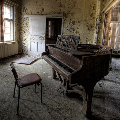 Exploração urbana. Piano de cauda Seiler. Alemanha. Foto: Andreas S.