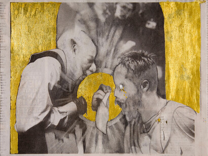 22_Christian Holstad (1972), The Gift, 2009, matita su carta di giornale, foglia d'oro 23 carati. Courtesy of Galleria Civica di Modena