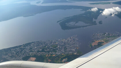 Apenas vi los ríos con sus meandros por la ventana me emocioné muchísimo: un aire de familiaridad tenían esos paisajes selváticos